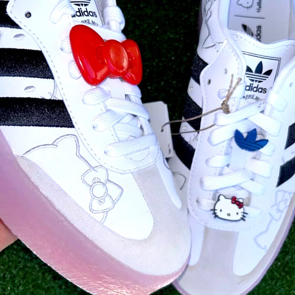 💞🐈 ADIDAS SAMBAE x HELLO KITTY 💖🐈 - Picture 3 of 5